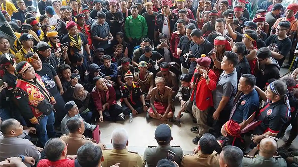 5 Top Stories! Aksi di Kantor DPRD Kalbar, Tuntut Kadis Mundur hingga Data Bansos Cair Juli 2025