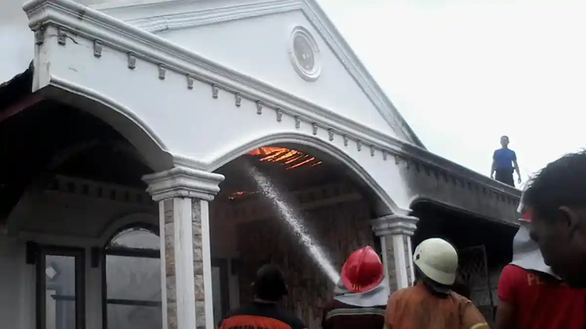 Rumah Gedong Mantan Pejabat Pemprov Jambi Terbakar