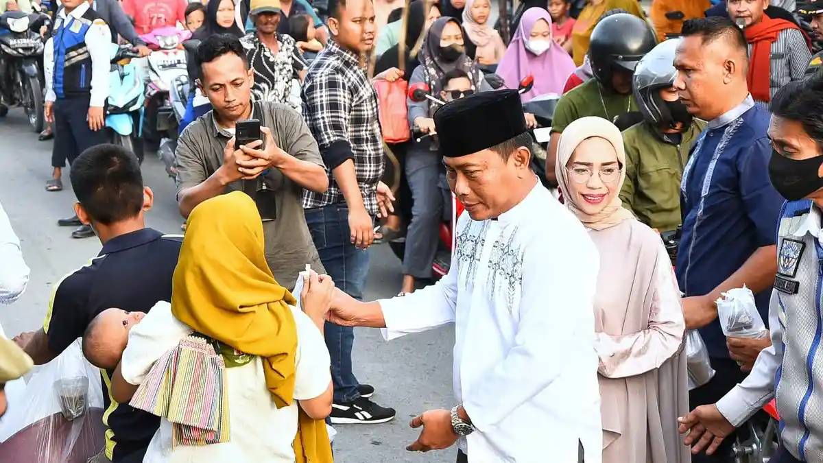 Wabup Deliserdang dan Paguyuban Jawa Deli Percut Seituan Bagikan 1.000 Takjil