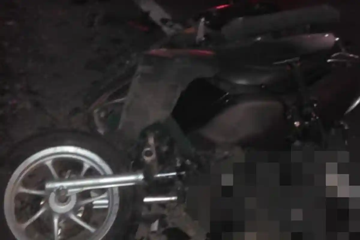 BREAKING NEWS - Mobil Anggota DPRD Tulungagung Tabrakan dengan Sepeda Motor, 1 Tewas di TKP