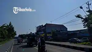 Cerah-di-Jalan-Prof-Dr-Soeharso-di-Laweyan.jpg