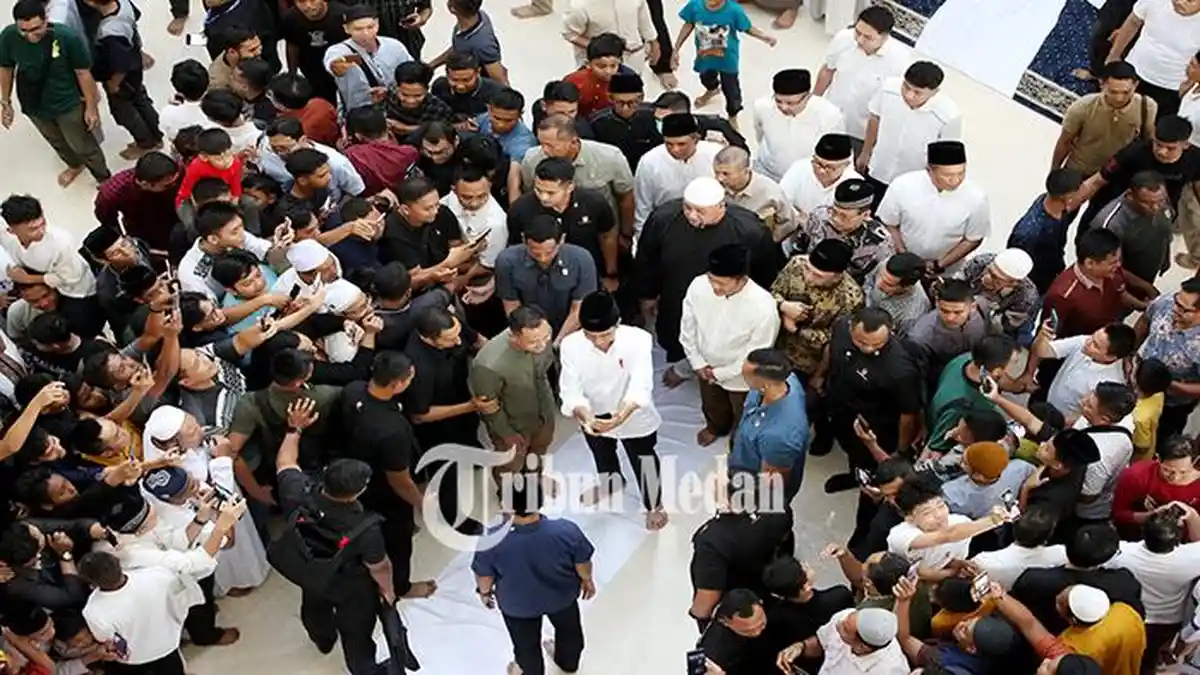 Berita Foto: Didampingi Pj Gubernur Sumatra Utara, Presiden Jokowi Salat Jumat di Masjid Agung Medan - 12042024_SALAT-JUMAT_ABDAN-SYAKURO-8.jpg