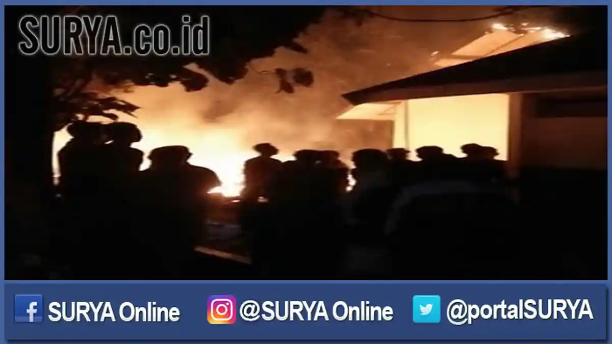 Bantu Padamkan Api, Dua Warga ini Terjatuh dari Atap Gedung Sekolah