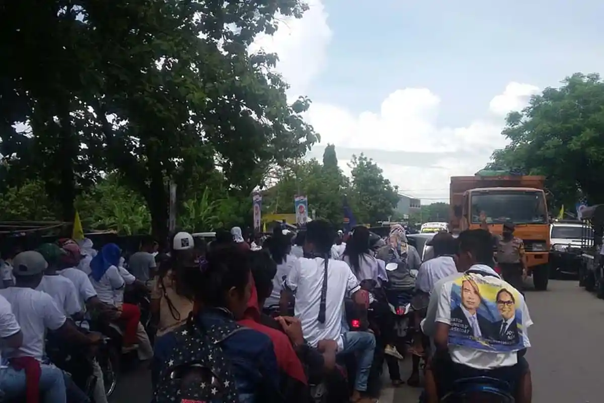 Massa Pendukung Paket Viktor-Yosep Mulai Berdatangan