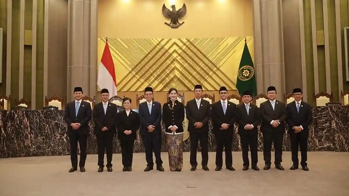 OJK Perkuat Kepemimpinan, 7 Anggota Dewan Komisioner Resmi Diambil Sumpah