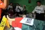 Isak Tangis dan Histeris Warnai Konstruksi Pembunuhan Sekeluarga