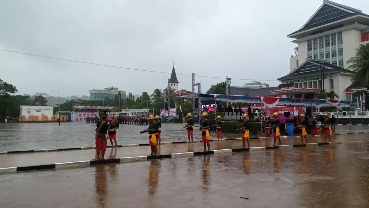 Meski Diguyur Hujan, Upacara HUT ke-446 Ambon Tetap Berlangsung Khidmat