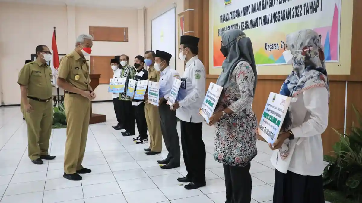 Ganjar Kembali Salurkan Hibah Bidang Pendidikan Keagamaan Sebesar Rp 107,1 Miliar