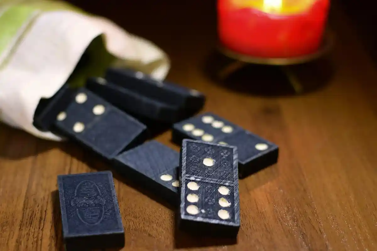 4 Arti Mimpi Kartu Domino Pertanda Alarm Bahaya hingga Keharmonisan Keluarga