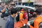 evakuasi-pria-berinisial-SG-38-pengemudi-mobil.jpg