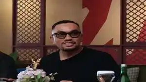 Ahmad-Sahroni-mengungkapkan-alasannya-memberikan-uang-Rp300-juta.jpg