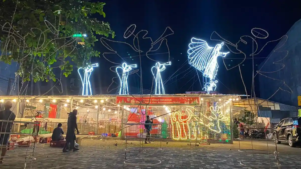 Pernak-pernik Natal Mulai Dijual di Kota Manado Sulawesi Utara, Warga Ingin Segera Beli