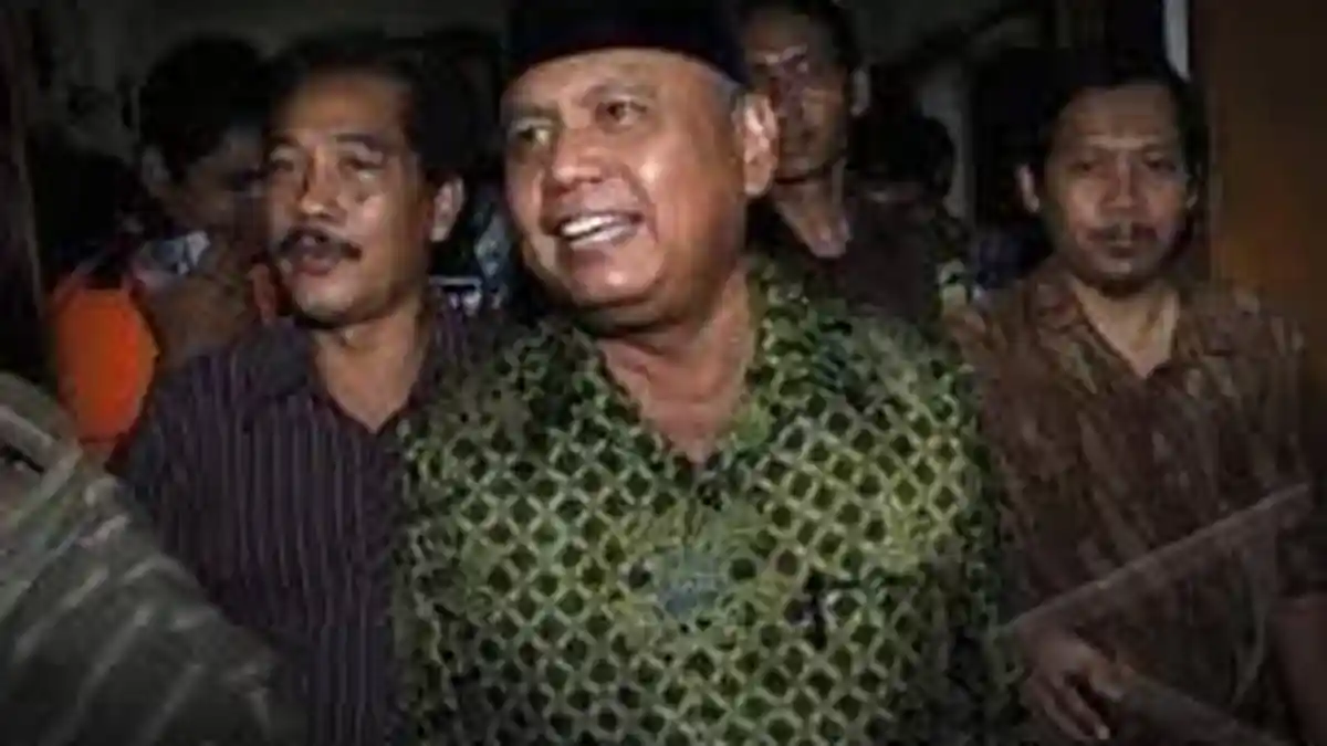Mantan Ketua DPRD Jatim, Fathorrasjid  Bebas