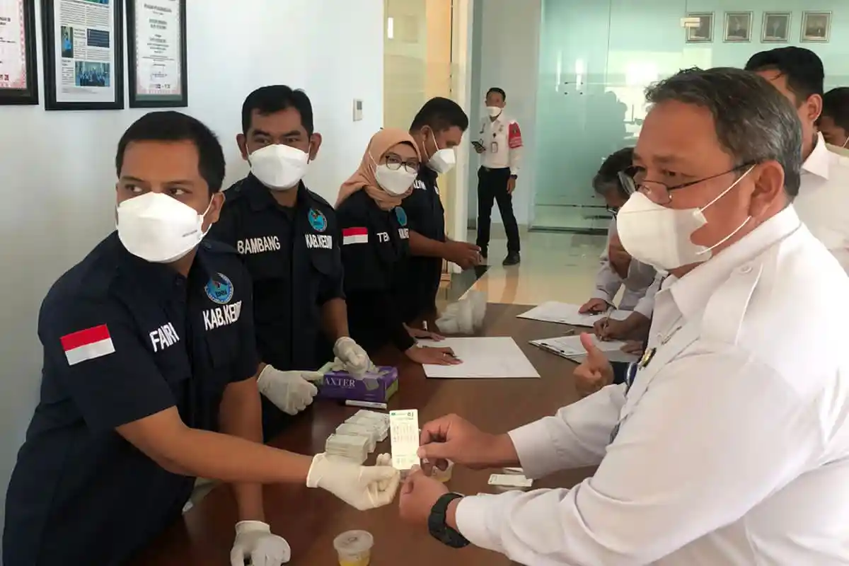 Deteksi Dini Narkoba Seluruh Pegawai Kantor Imigrasi Kediri Jalani Tes Urine