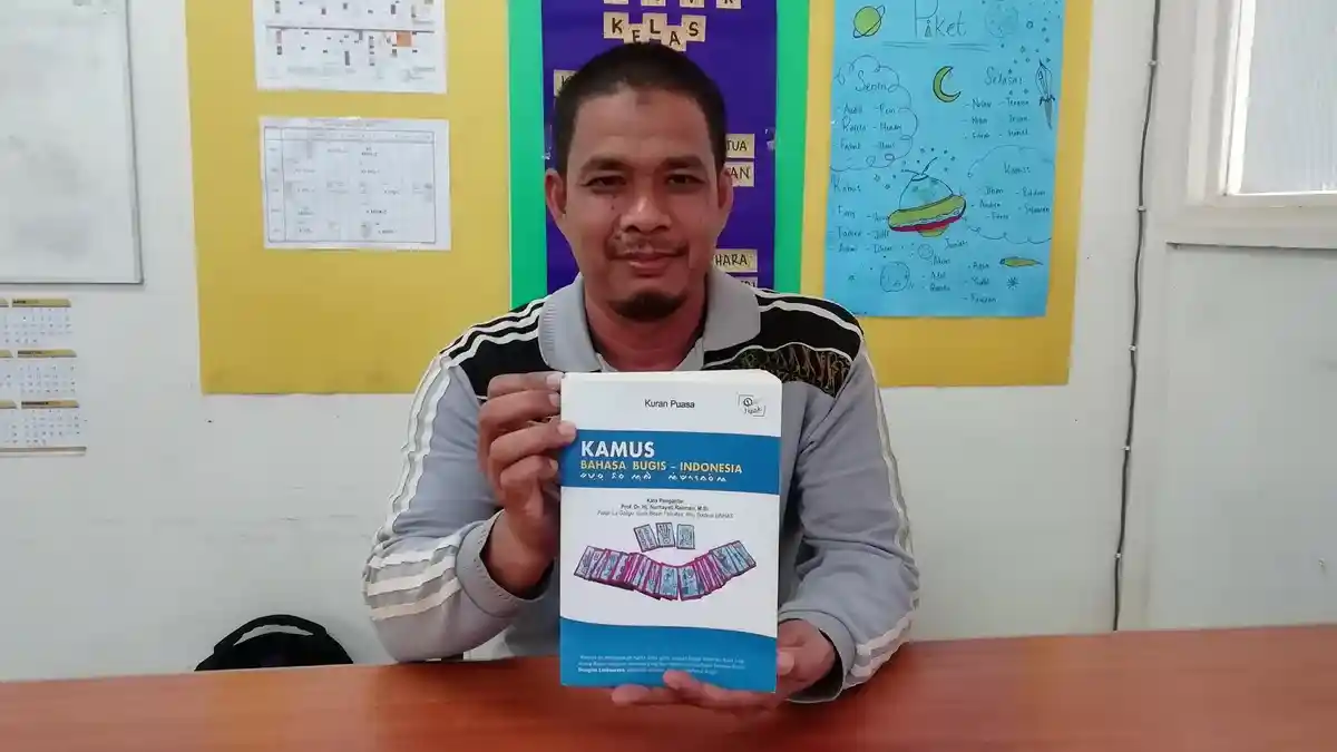 Hebat, Kuran Puasa Guru SMA YPS Sorowako Ciptakan Kamus Bugis-Indonesia