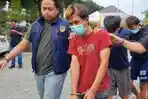 5-Maling-Trafo-PLN-Menyamar-Pakai-Rompi-Petugas-Diringkus-Jual-Hasilnya-Rp-14-Juta-ke-Madura.jpg
