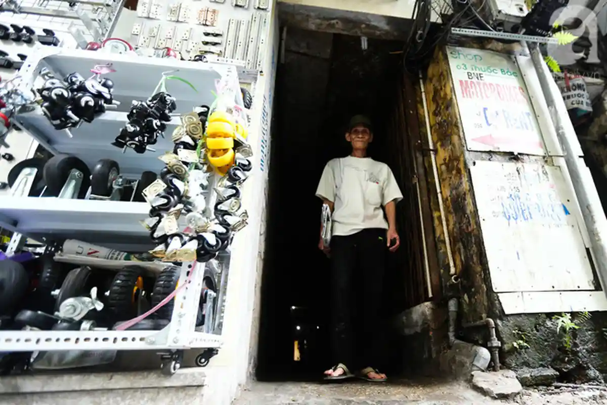 Ayah dan Anak Tinggal di 'Lemari' selama 25 Tahun, tapi Jangan Kaget setelah Lihat Isi di Dalamnya