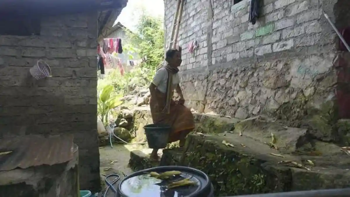 Warga Perumahan Relokasi Seroja Lembata Keluhkan Krisis Air Bersih