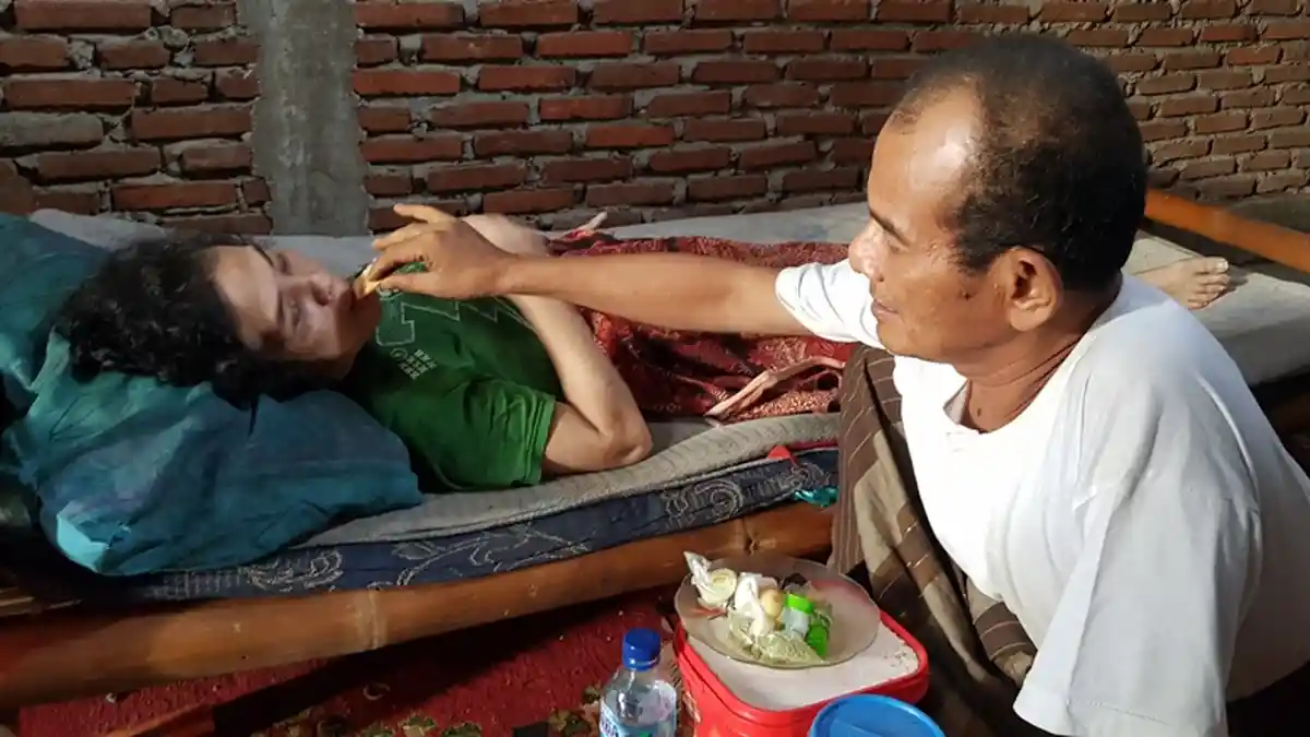 Kisah Pilu Warga Pidie, Rawat Istri Lumpuh Selama Lima Tahun