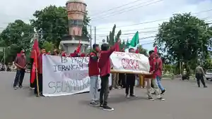 Cipayung-Plus-Sikka-menggelar-demo-di-Kota-Maumere-Sikka-Flores.jpg