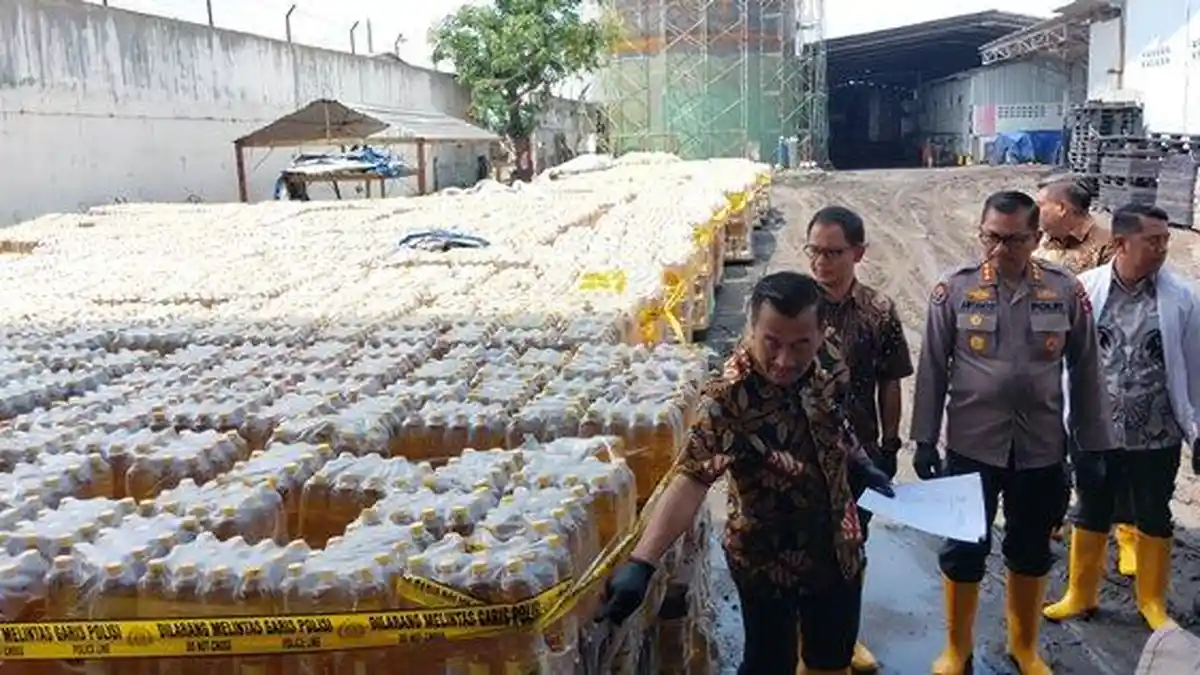 Ciri MinyaKita Tak Sesuai Takaran yang Diproduksi Pabrik di Karanganyar, Tutup Botol hingga Label