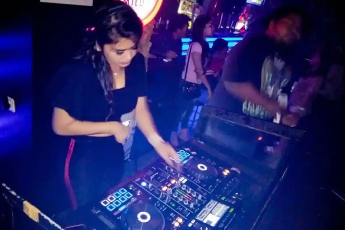 Download MP3 Full Bass Remix Lagu Calon Mantu Versi DJ Pipipi Populer Tik Tok 2020, Lengkap