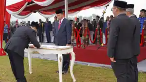 Pj-Bupati-Bogor-Asmawa-Tosepu-melantik-Suryanto-Putra-sebagai-Pj-Sekda.jpg