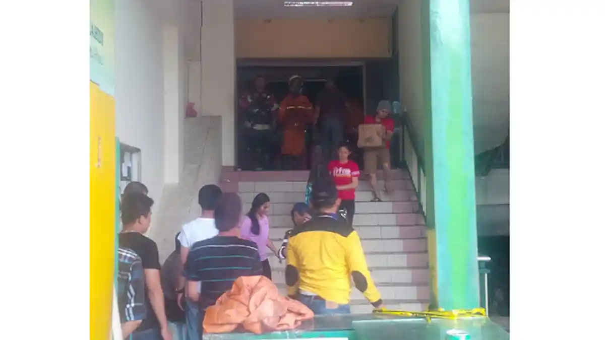 Api Padam, Pedagang Mulai Evakuasi Barang di Sisi Kanan Plaza Sukaramai