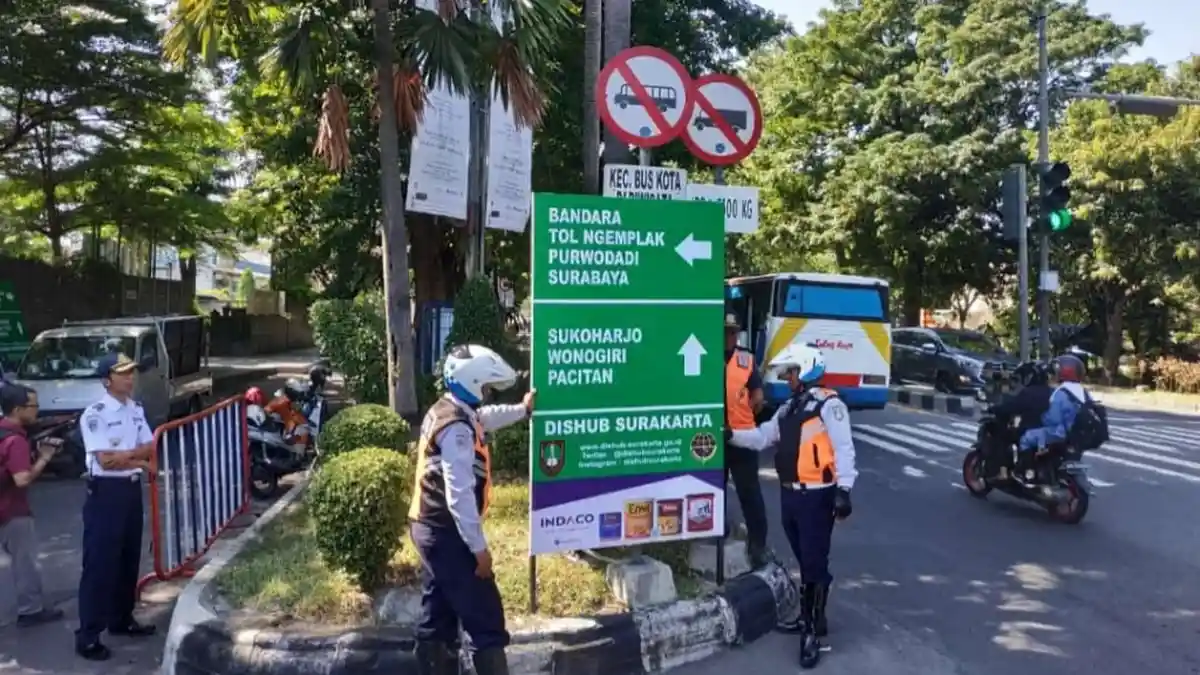 Dishub Kota Solo Pasang 128 RPPJ Mudahkan Pemudik Ketahui Arah Jalan