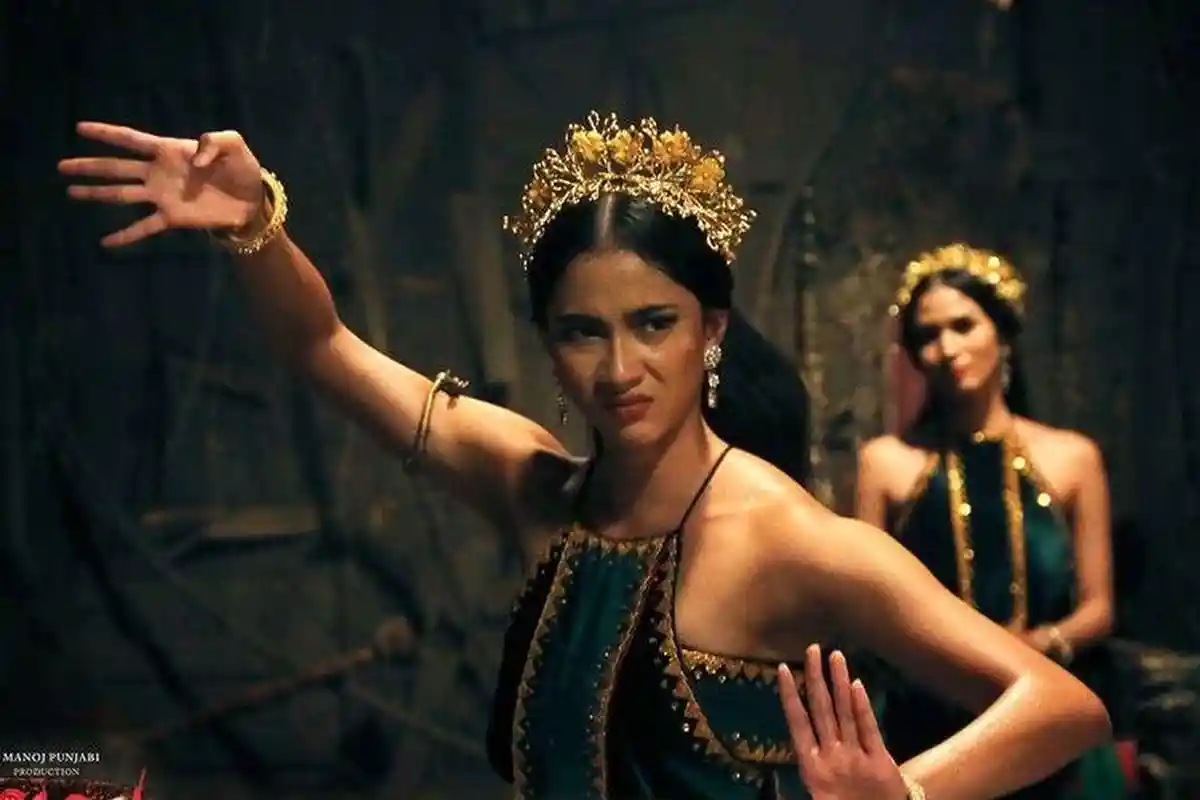 Persembahan Termanis Aghniny Haque untuk Ibu, Simak Profil, Biodata dan Prestasinya