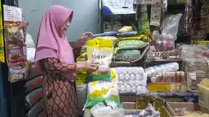 20250826_Pedagang-Pasar-Bulu-menjual-beras-SPHP_1.jpg