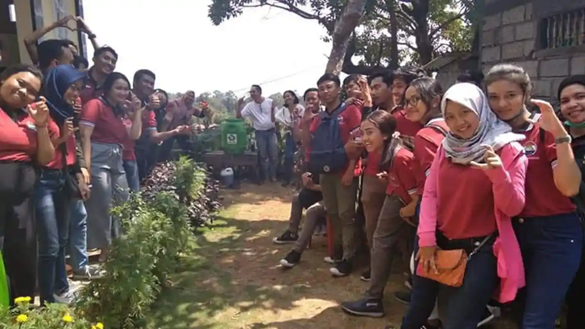 Merdeka Belajar Ala Komunitas Belajar English Corner di Desa Sidatapa Kecamatan Banjar,Buleleng Bali