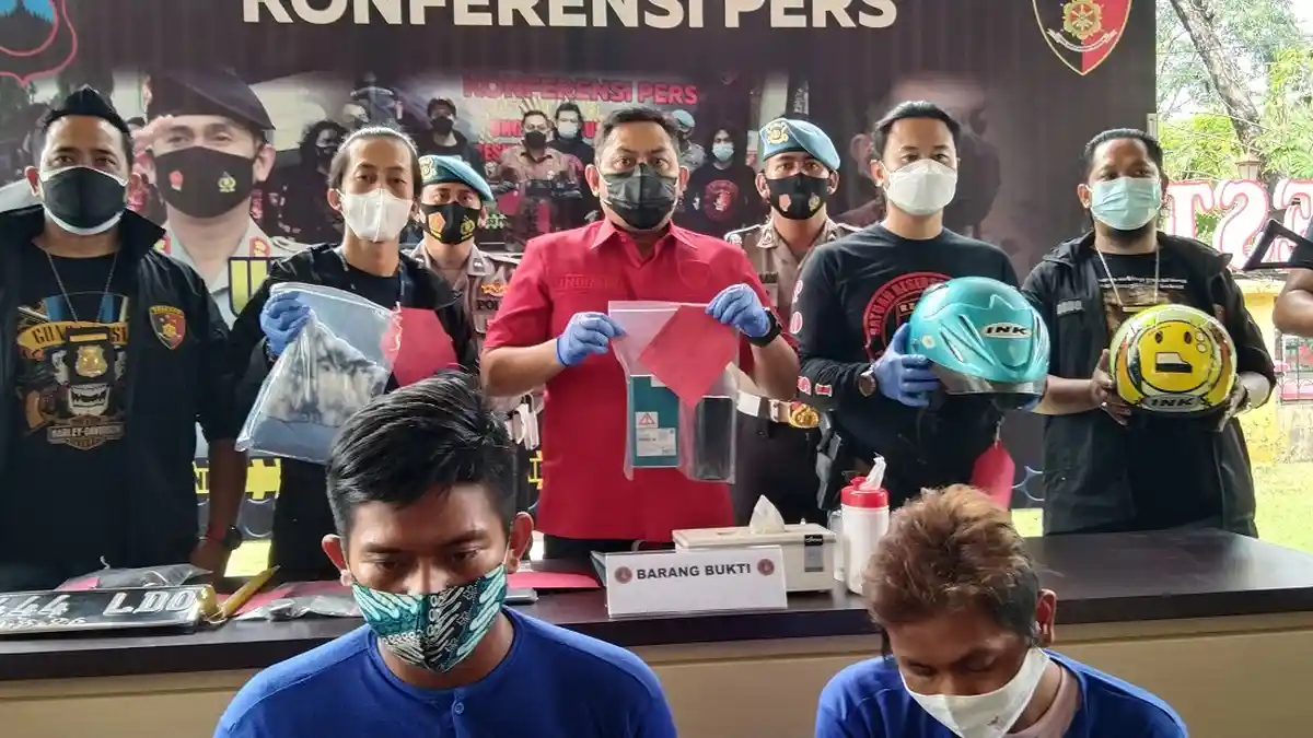 2 Penjambret HP di Semarang Beraksi Hingga Membuat Wanita Ini Terpelanting dan Terseret 50 Meter