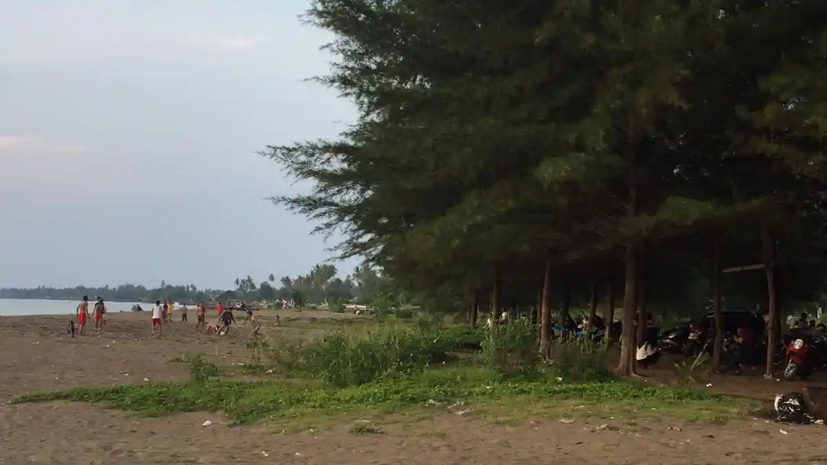 Pantai Ujung Batu Padang Menawarkan Ombak Bagus Untuk Berselancar