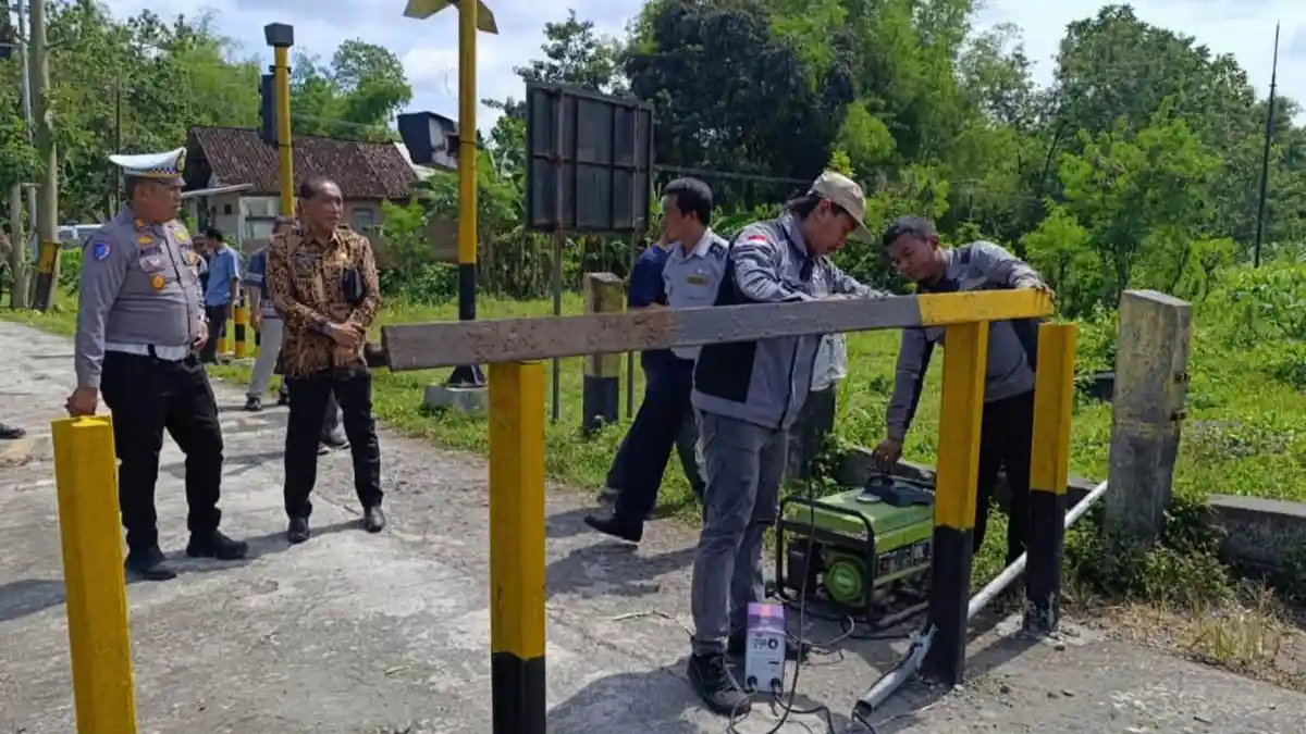 Pasca Pemotor Tewas Tertabrak KA, Perlintasan Tanpa Palang Pintu di Srengat Blitar Ditutup