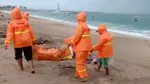 DLHK-Badung-saat-membersihkan-sampah-pantai-pada-Jumat-6-Januari-2023.jpg