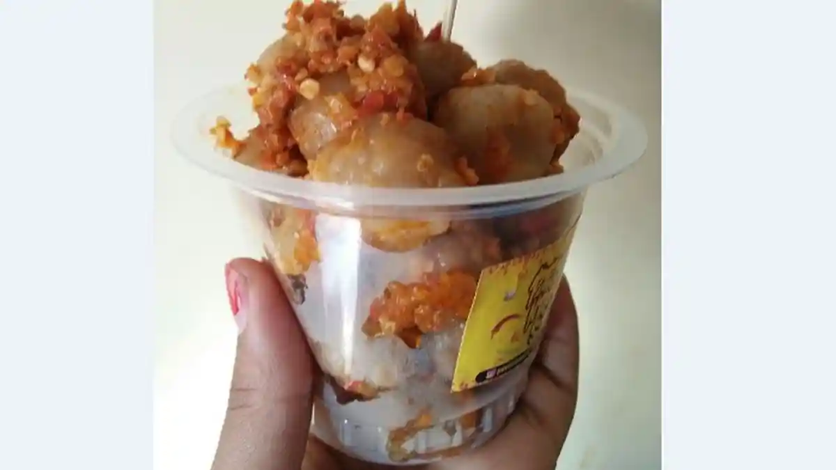 Menikmati Pentol Pedas Ndower, Makanan yang Lagi Naik Daun di Kota Solo