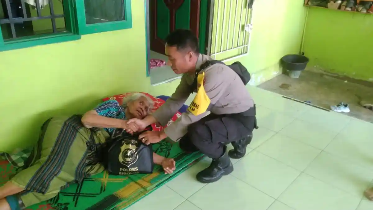 Sambut Hari Bhayangkara Ke-78, Polres Sibolga Bantu Warga Sakit Menahun yang Tak Mampu Berobat