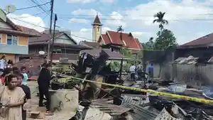 puing-rumah-terbakar-di-rante-pasele.jpg