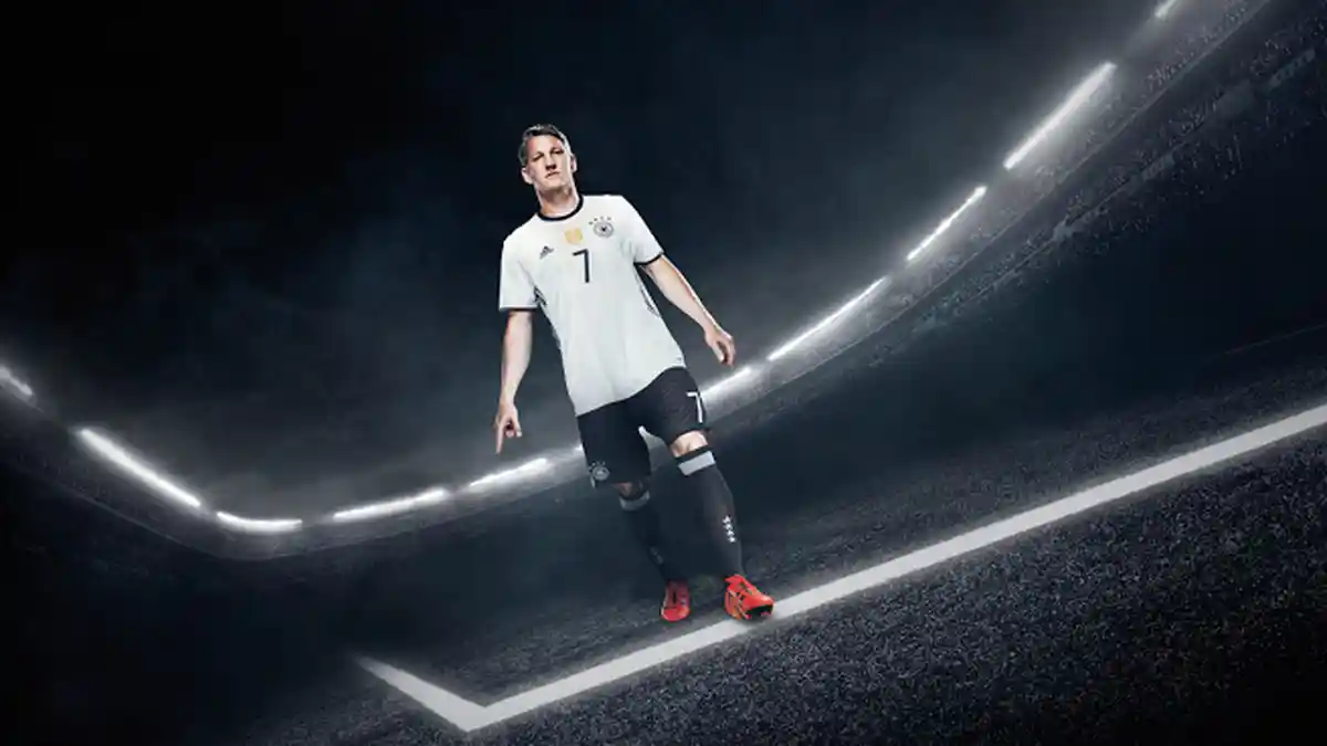 Bastian Schweinsteiger dkk Pamer Jersey Anyar Timnas Jerman