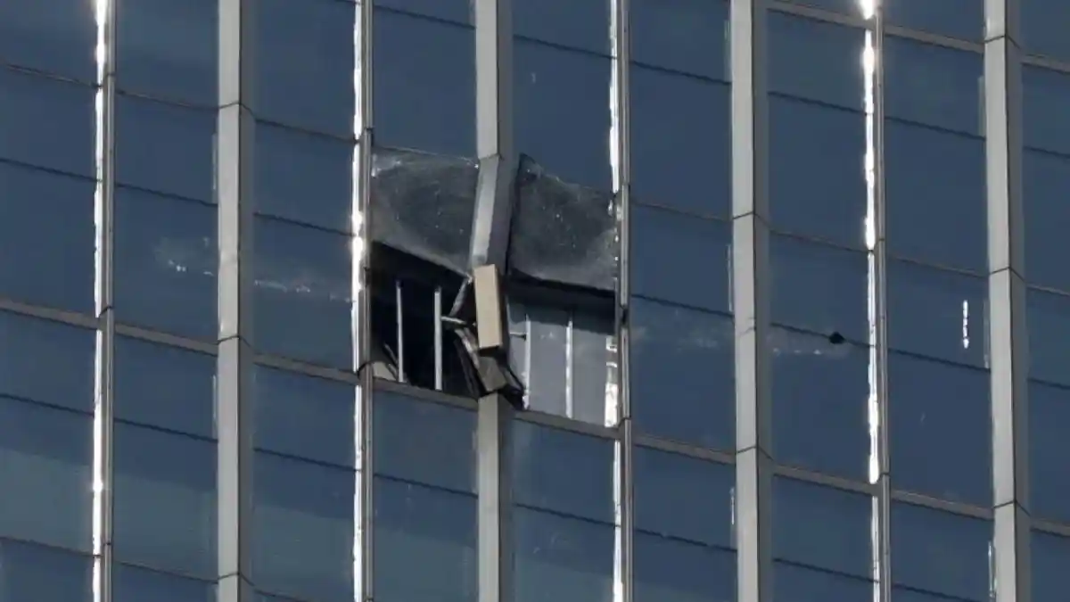 Pesawat Ringan Tabrak Gedung 528 Meter Tertinggi di Beijing, Pilot Tewas - Tribunnews.com