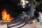 Amuk Nasabah Rusak dan Bakar Bank di Libanon