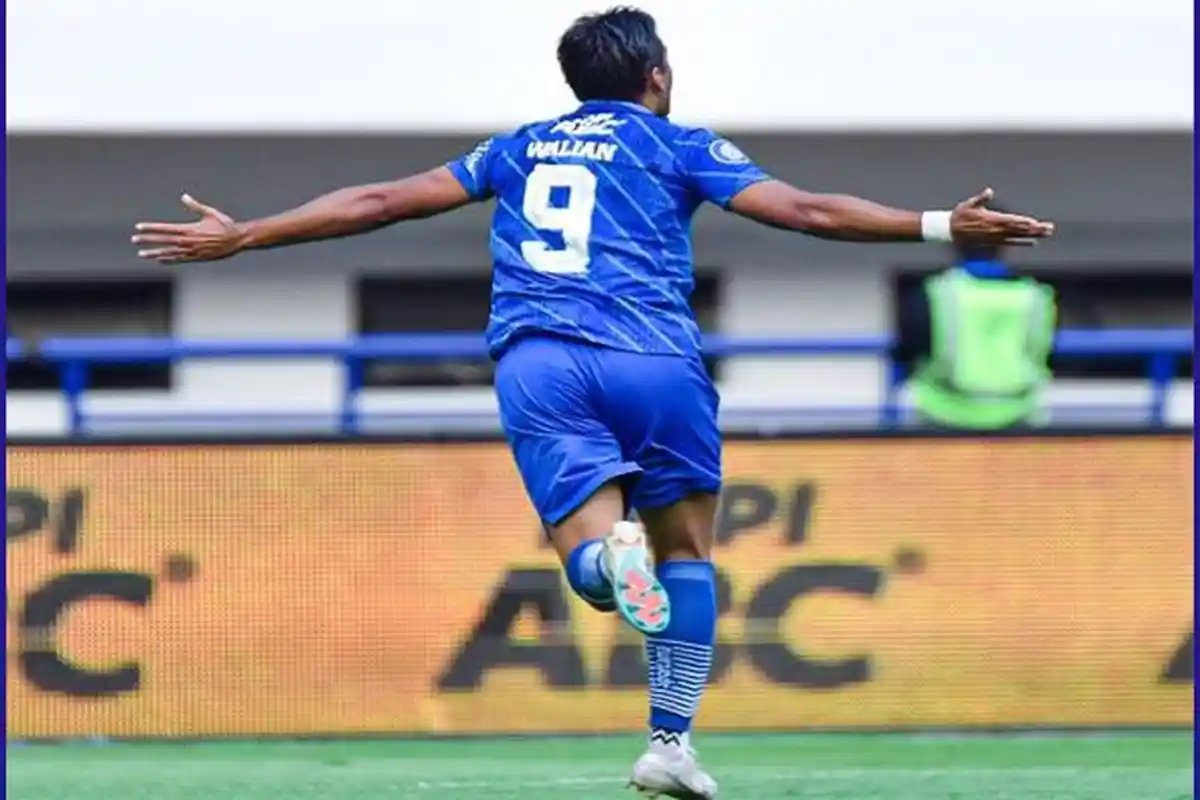 Ezra Walian Disebut Sudah Check Out dari Persib Bandung, Diboyong Persik Kediri Tinggal Diumumkan