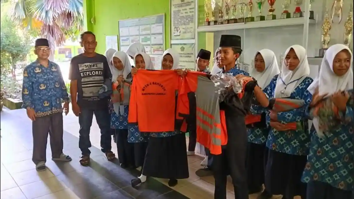 Kepsek MTsN 4 Langkat Sebut Penyebab Siswa Kelas VII Terlambat Terima Seragam Sekolah