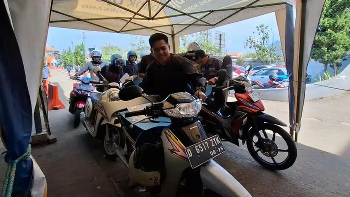 Warga Kabupaten Bandung Antusias Sambut Perpanjangan Program Pemutihan Pajak Kendaraan