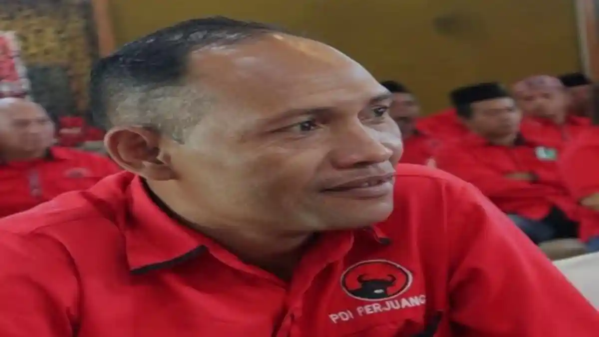 Viral Sepatu Robek Arsen, Anggota DPRD Manggarai, Adven Mbejak Kritisi Program MBG