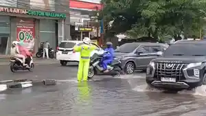 CONTRAFLOW-AKIBAT-BANJIR-Banjir.jpg