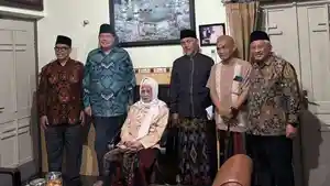 Chairul-Tanjung-sowan-Lirboyo.jpg