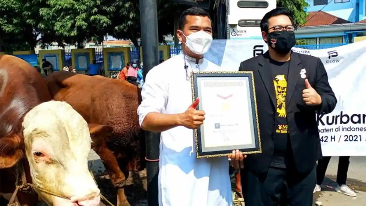 Putra Siregar Tegang Saat Sembelih Kambing Kurban