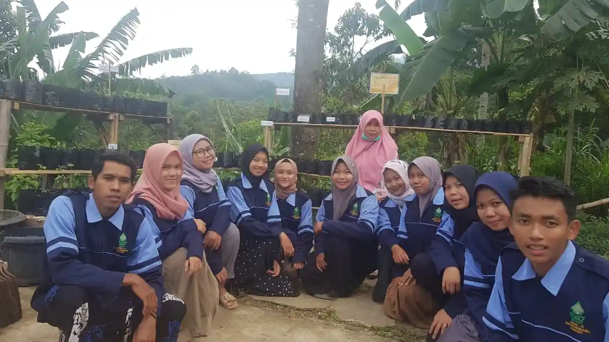 Mahasiswa KKN UIN Walisongo Bikin Taman Togiz di Desa Peron Kendal